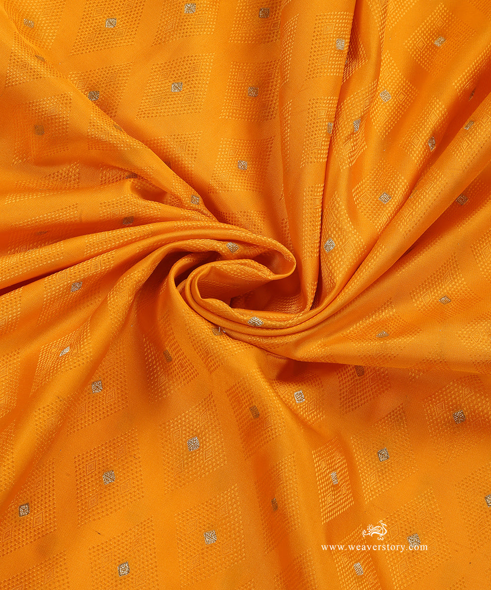 Handloom_Yellow_Pure_Katan_Silk_Tanchoi_Banarasi_Fabric_With_Zari_Booti_WeaverStory_05