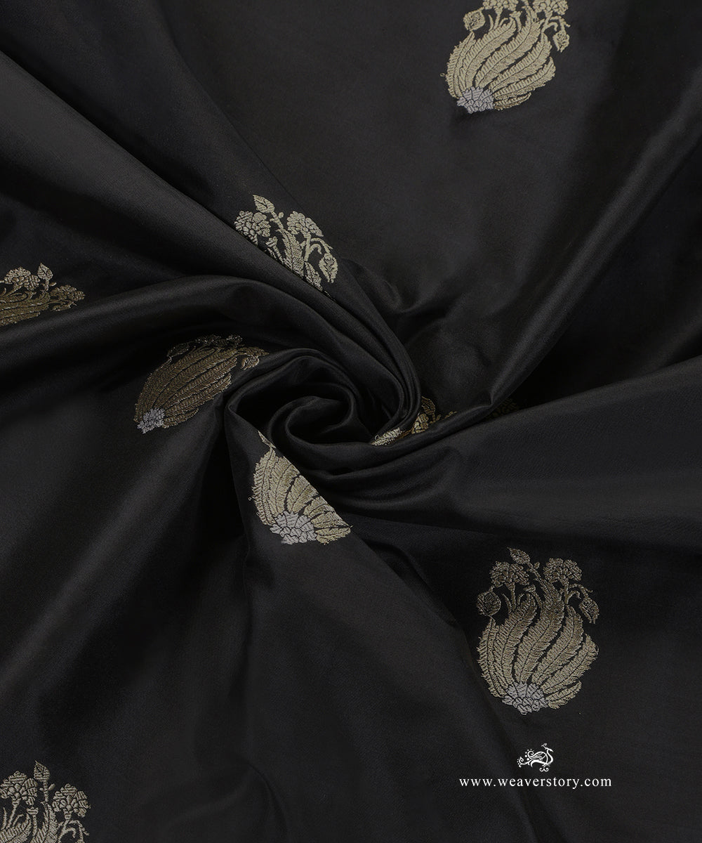 Black_Handloom_Pure_Katan_Silk_Banarasi_Fabric_With_Kadhwa_Booti_Fabric_WeaverStory_05