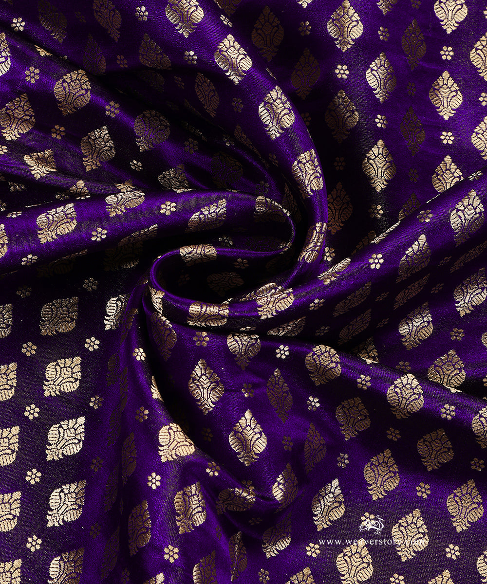 Purple_Handloom_Pure_Satin_Silk_Tanchoi_Banarasi_Fabric_With_Small_Mughal_Motifs_Woven_In_Zari_WeaverStory_05