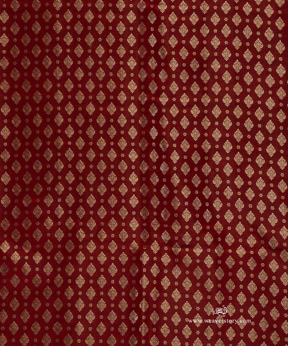 Maroon_Handloom_Pure_Satin_Silk_Tanchoi_Banarasi_Fabric_With_Small_Mughal_Motifs_WeaverStory_02