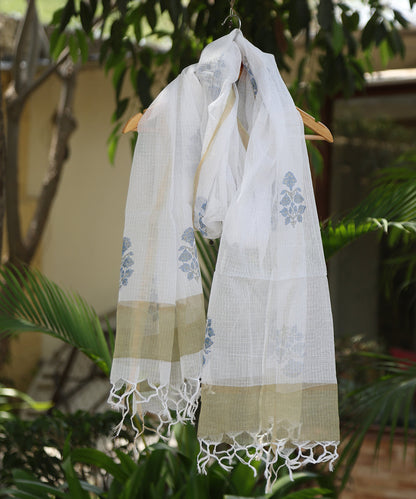 White_Cotton_Kota_Doria_Dupatta_With_Blue_Floral_Hand_Block_Printing_WeaverStory01