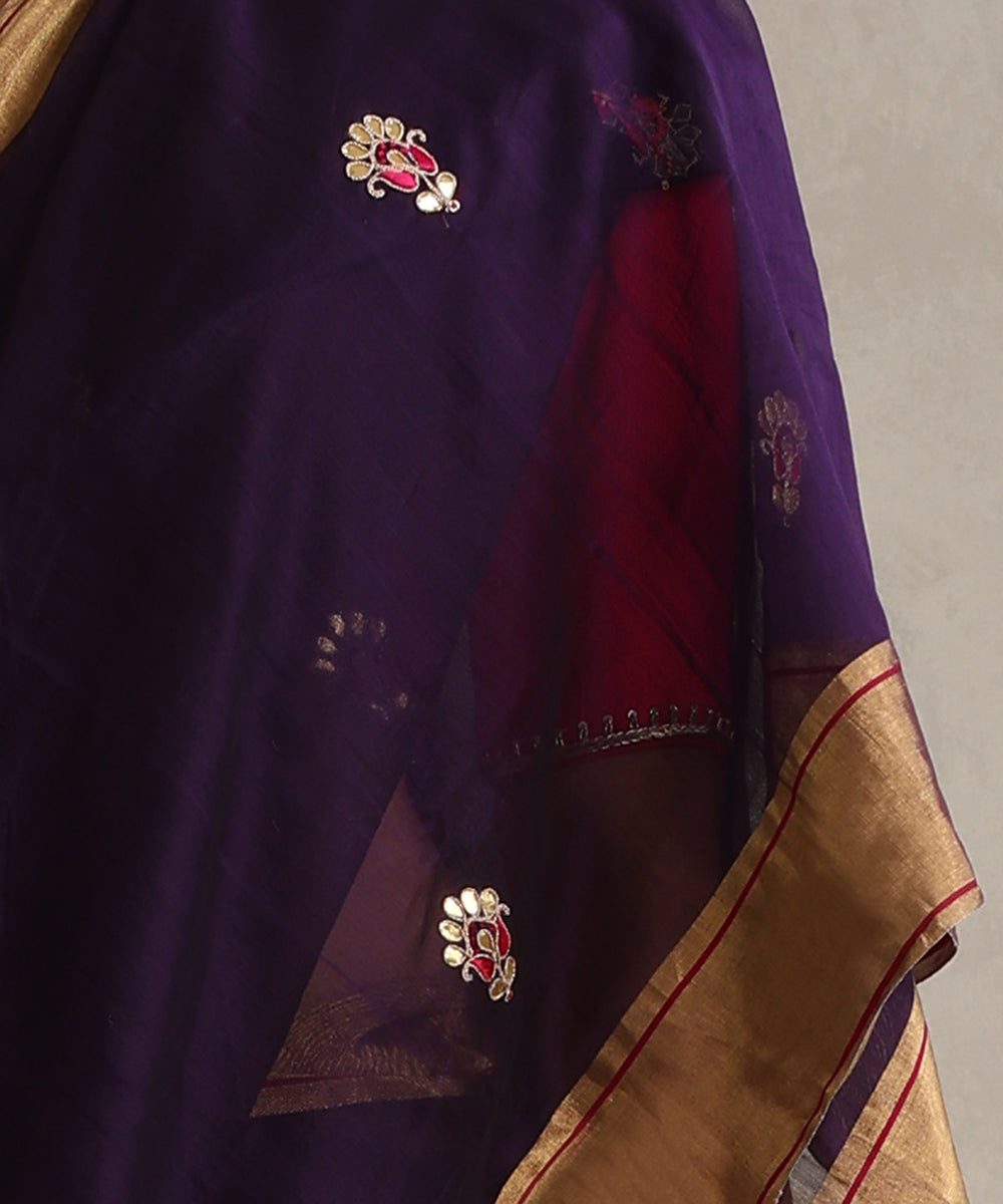 Purple_Handloom_Pure_Chanderi_Saree_With_Magenta_Hand_Embroidered_Booti_WeaverStory_04