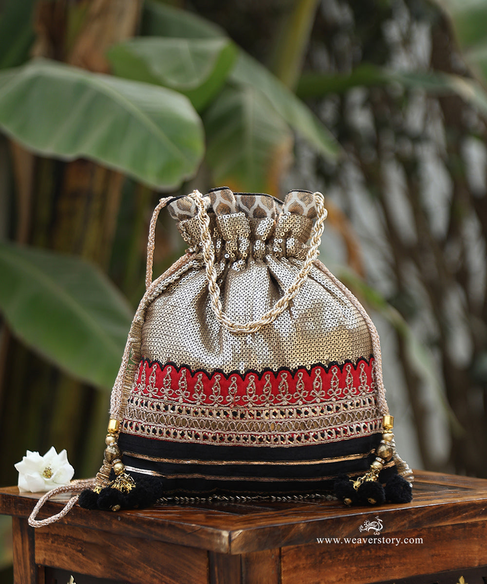 Golden_And_Black_Potli_With_Sequins_Embroidery_WeaverStory_01