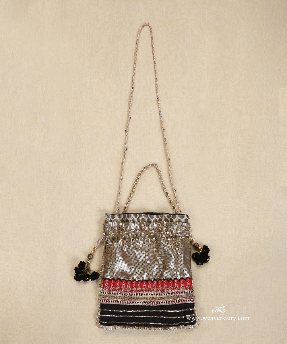 Golden_And_Black_Potli_With_Sequins_Embroidery_WeaverStory_04