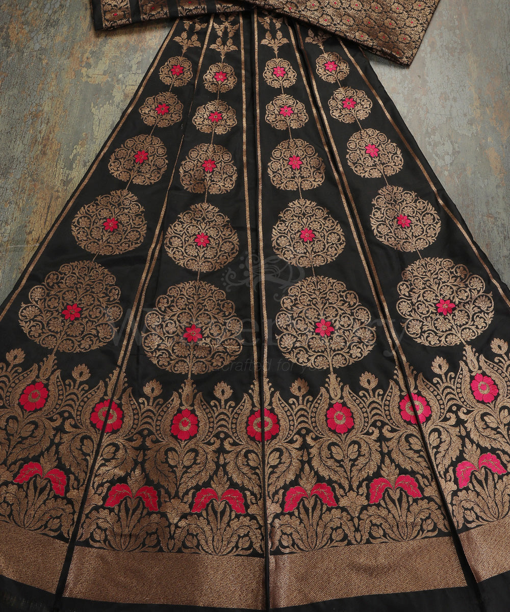 Handloom_Black_Pure_Katan_Silk_Antique_Zari_Banarasi_Lehenga_With_Pink_Meena_WeaverStory_02