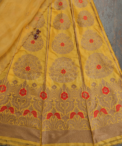 Handloom_Yellow_Pure_Katan_Silk_Antique_Zari_Banarasi_Lehenga_With_Pink_Meena_WeaverStory_01