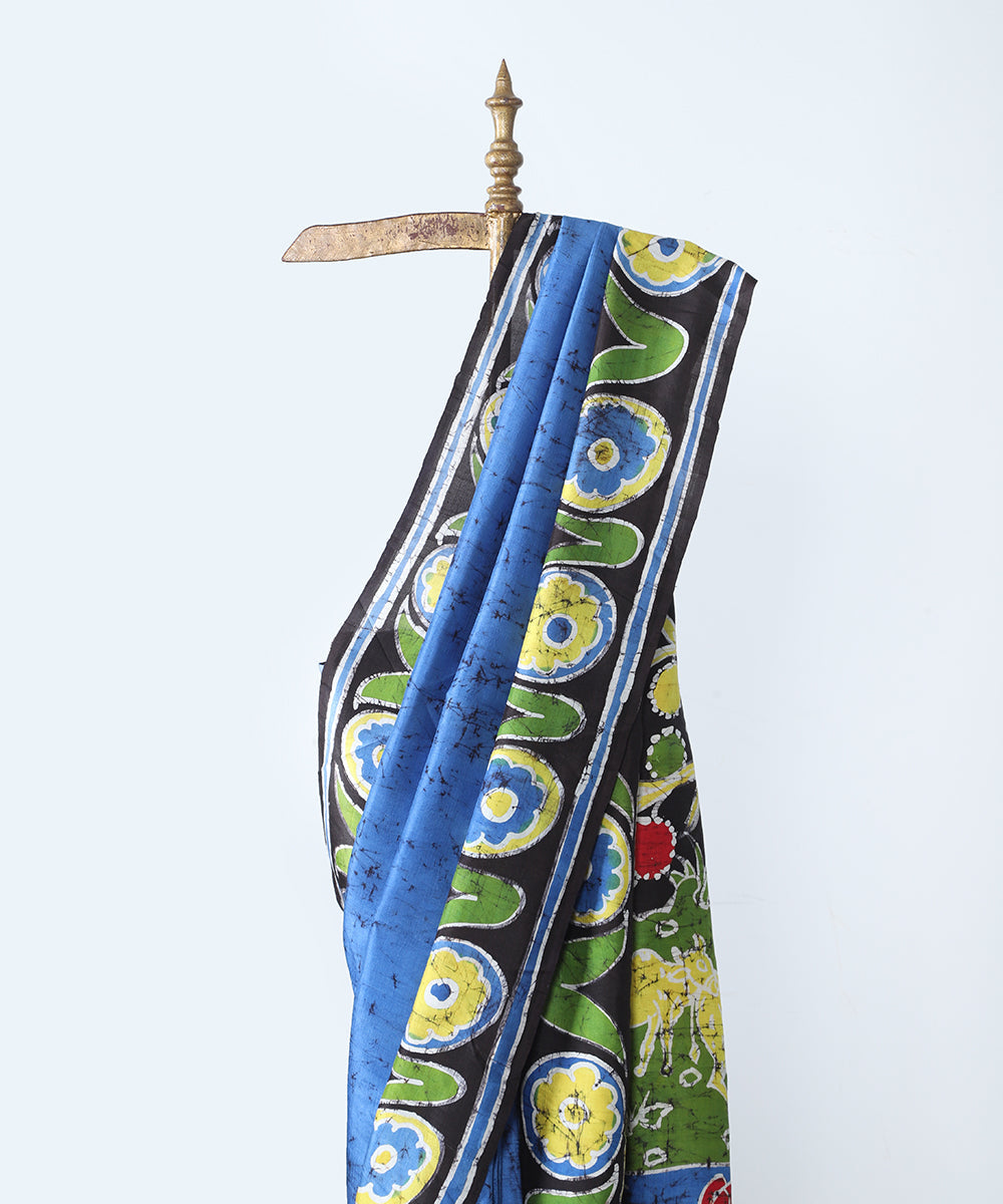 Blue_Handloom_Pure_Mulberry_Silk_Hand_Batik_Saree_With_Lotus_Flower_Motif_And_Brown_Border_WeaverStory_02