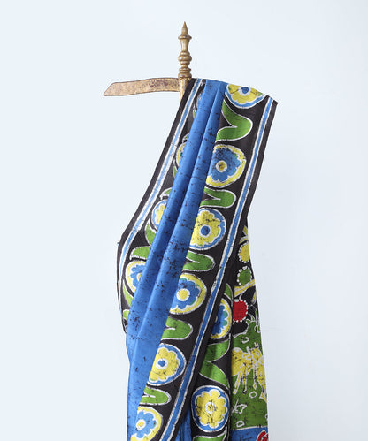 Blue_Handloom_Pure_Mulberry_Silk_Hand_Batik_Saree_With_Lotus_Flower_Motif_And_Brown_Border_WeaverStory_02