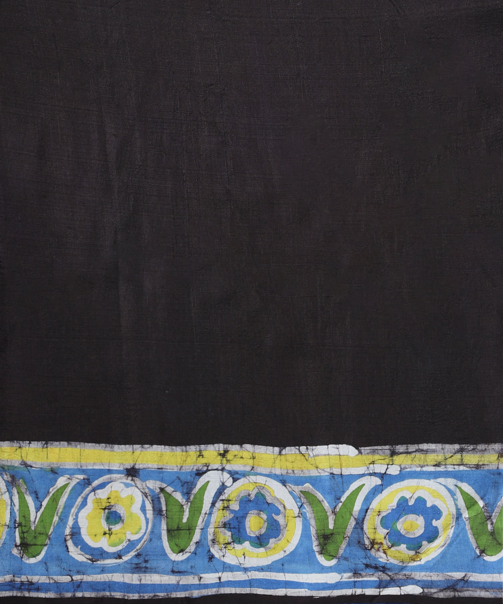Blue_Handloom_Pure_Mulberry_Silk_Hand_Batik_Saree_With_Lotus_Flower_Motif_And_Brown_Border_WeaverStory_05