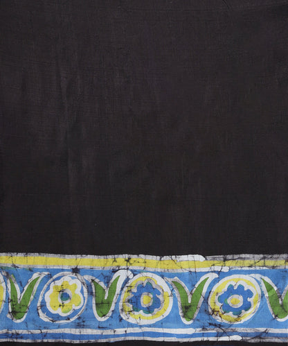 Blue_Handloom_Pure_Mulberry_Silk_Hand_Batik_Saree_With_Lotus_Flower_Motif_And_Brown_Border_WeaverStory_05