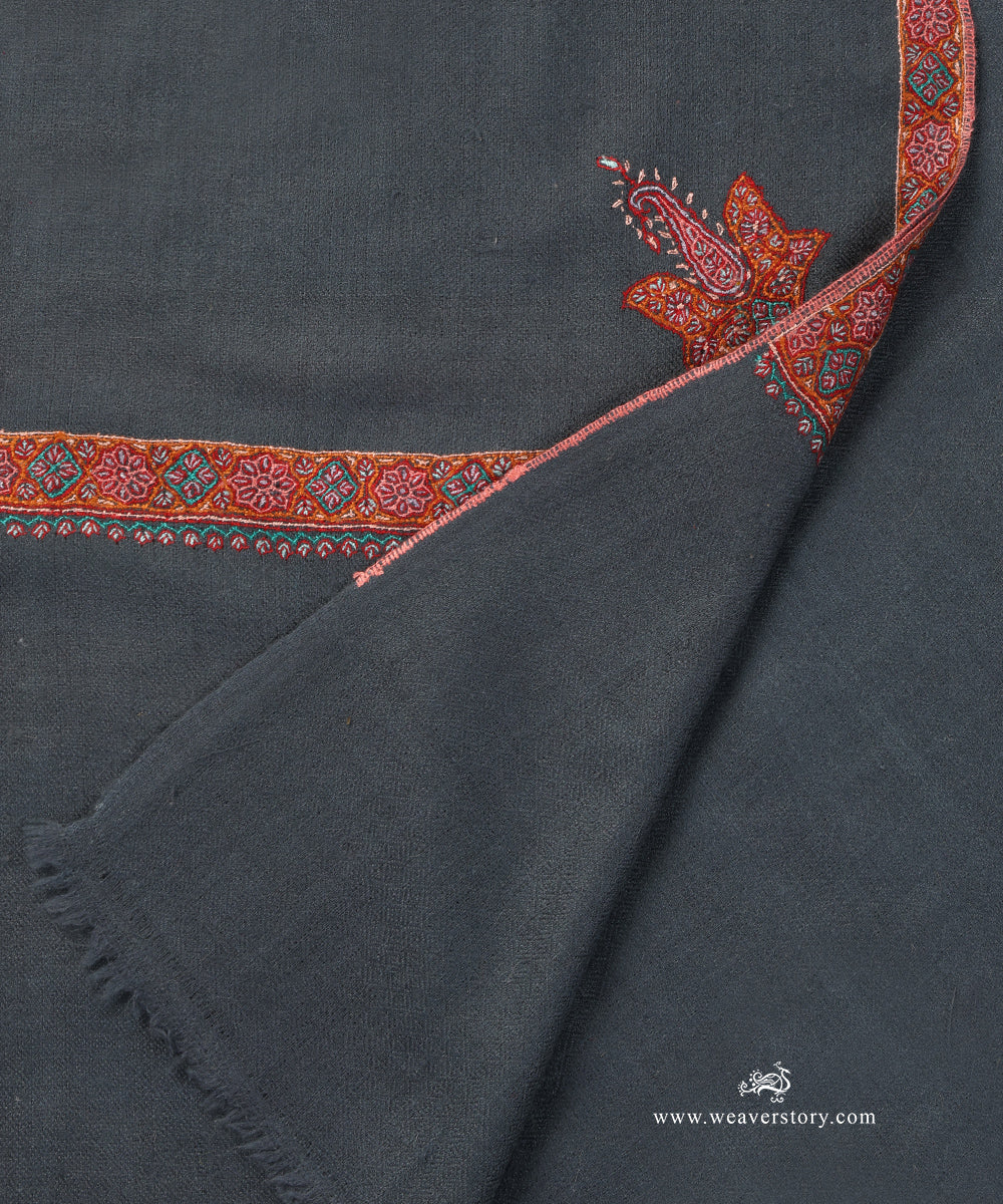 Grey_Handwoven_Pure_Pashmina_Shawl_With_Soznikari_Border_And_Konia_WeaverStory_04