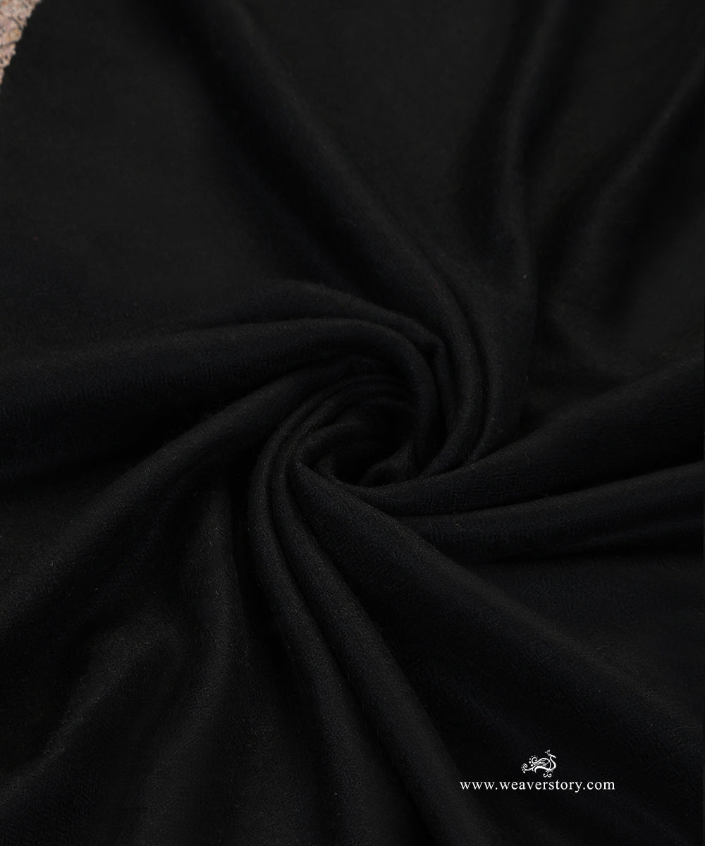 Black_Handwoven_Pure_Pashmina_Shawl_With_Sozni_Border_WeaverStory_05