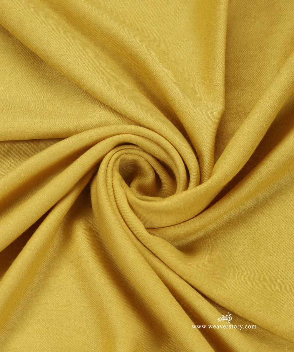 Yellow_Handwoven_Pure_Pashmina_Shawl_With_Soznikari_Border_WeaverStory_05