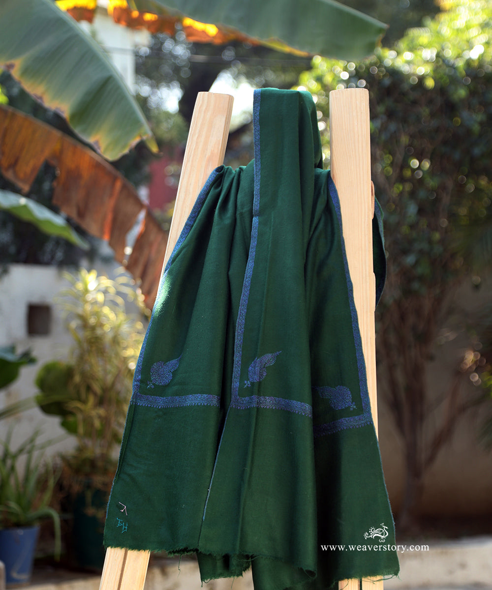 Dark_Green_Handwoven_Pure_Pashmina_Shawl_With_Soznikari_Border_WeaverStory_01