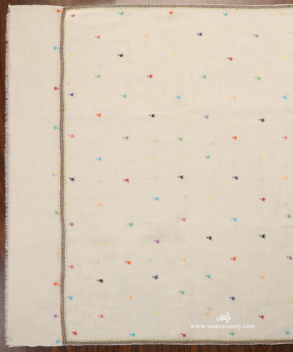 Off_White_Pure_Pashmina_Shawl_With_Booti_Border_WeaverStory_03