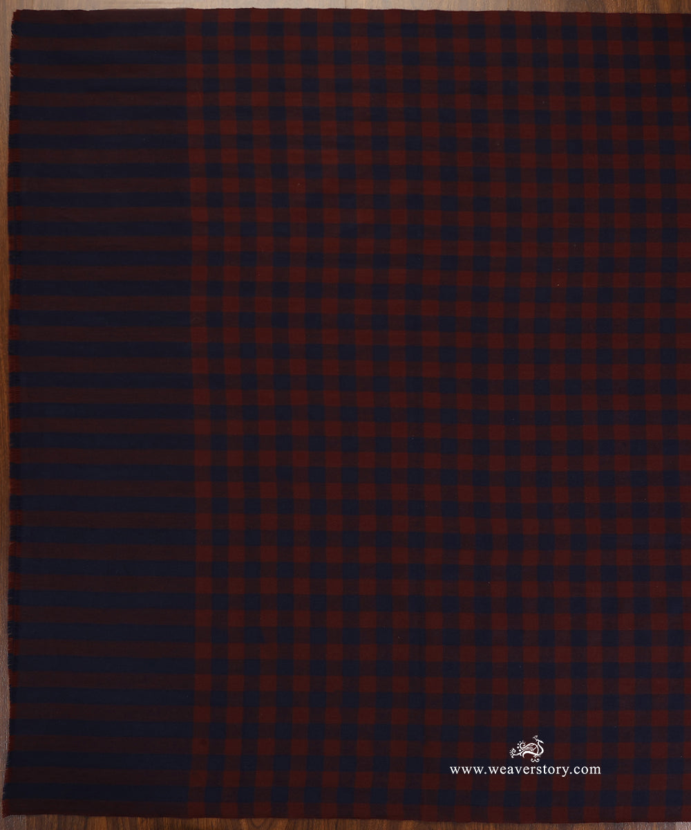 Blue_And_Maroon_Checkered_Pure_Pashmina_Shawl_With_Ikat_Weaving_WeaverStory_03