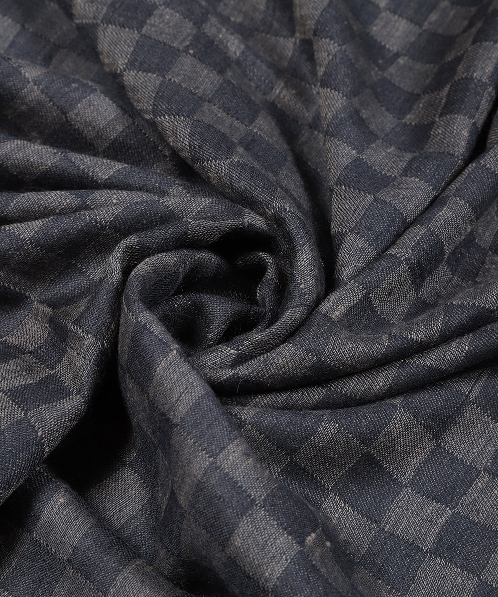 Grey_And_Black_Handwoven_Checkered_Pashmina_Shawl_WeaverStory_04