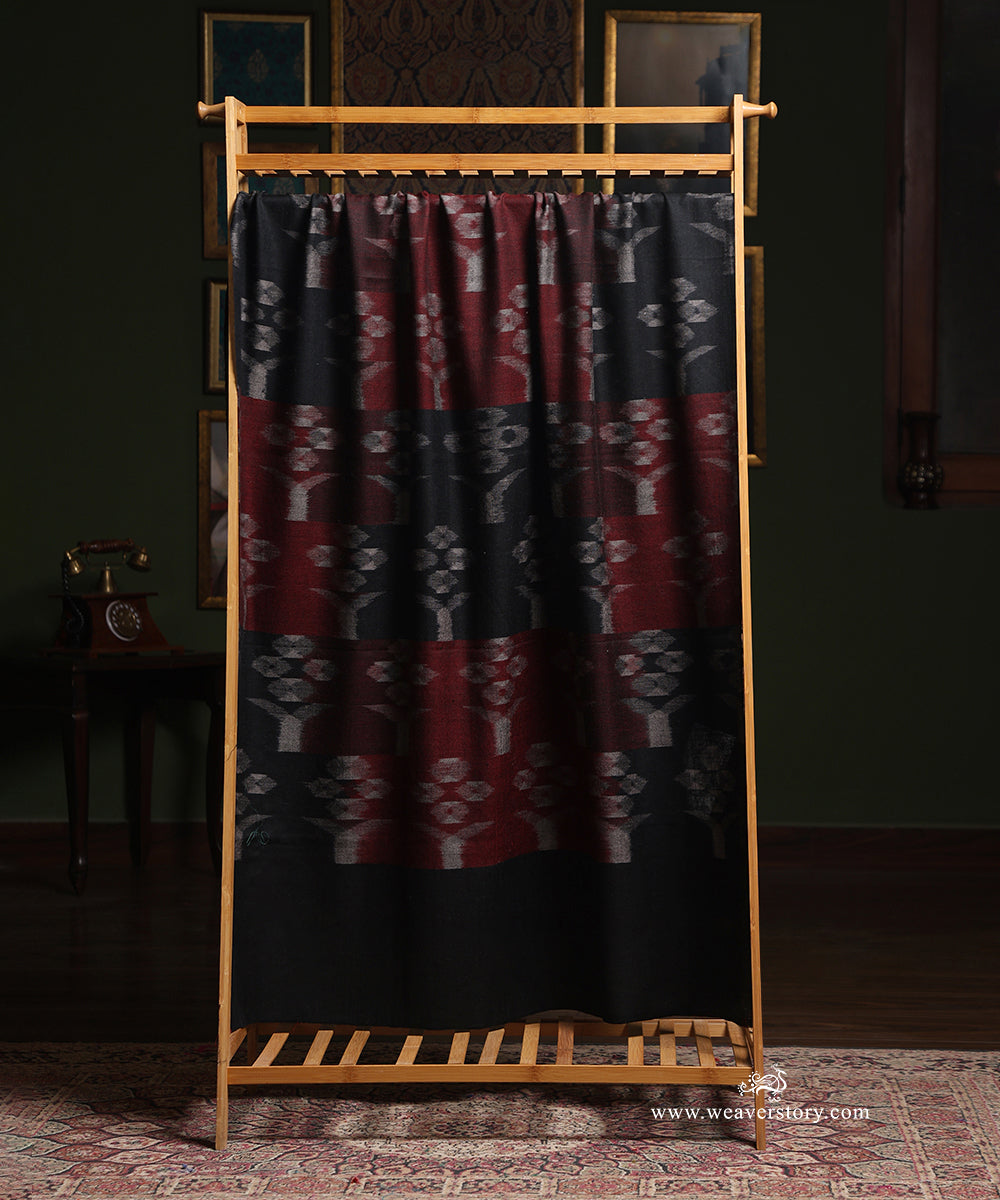 Black_And_Maroon_Pure_Pashmina_Shawl_With_Ikat_Weaving_WeaverStory_02