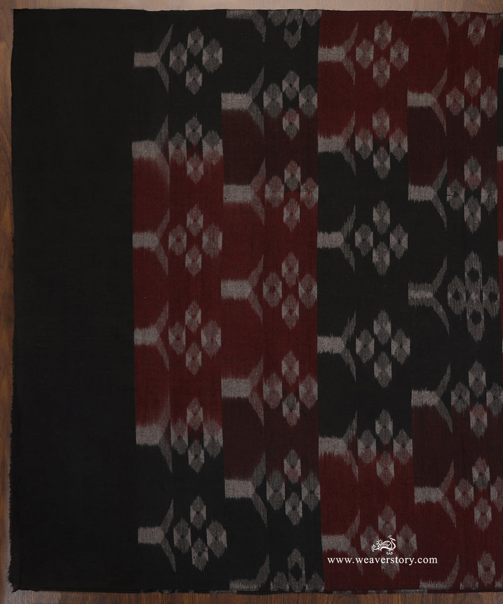 Black_And_Maroon_Pure_Pashmina_Shawl_With_Ikat_Weaving_WeaverStory_03