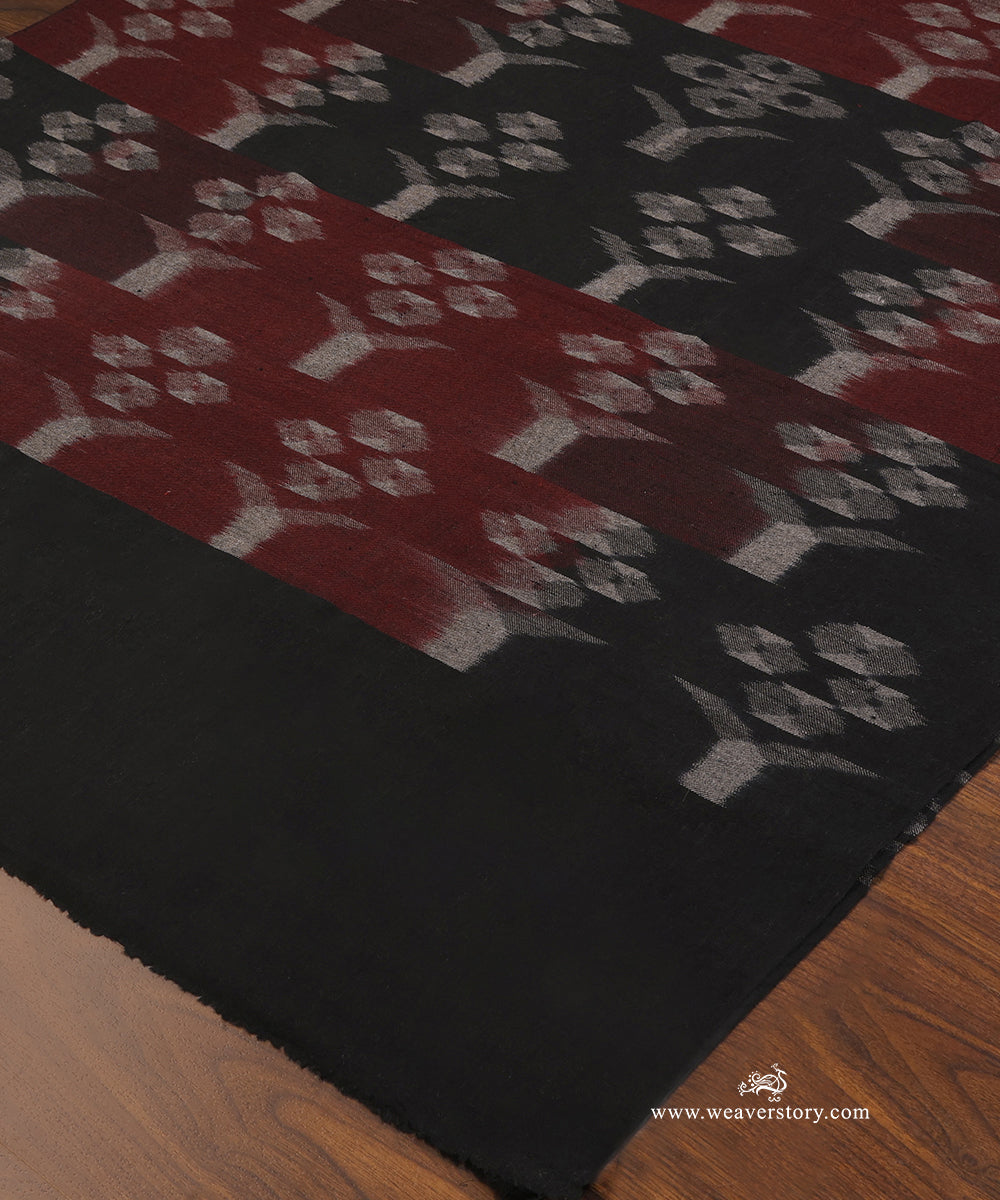 Black_And_Maroon_Pure_Pashmina_Shawl_With_Ikat_Weaving_WeaverStory_04