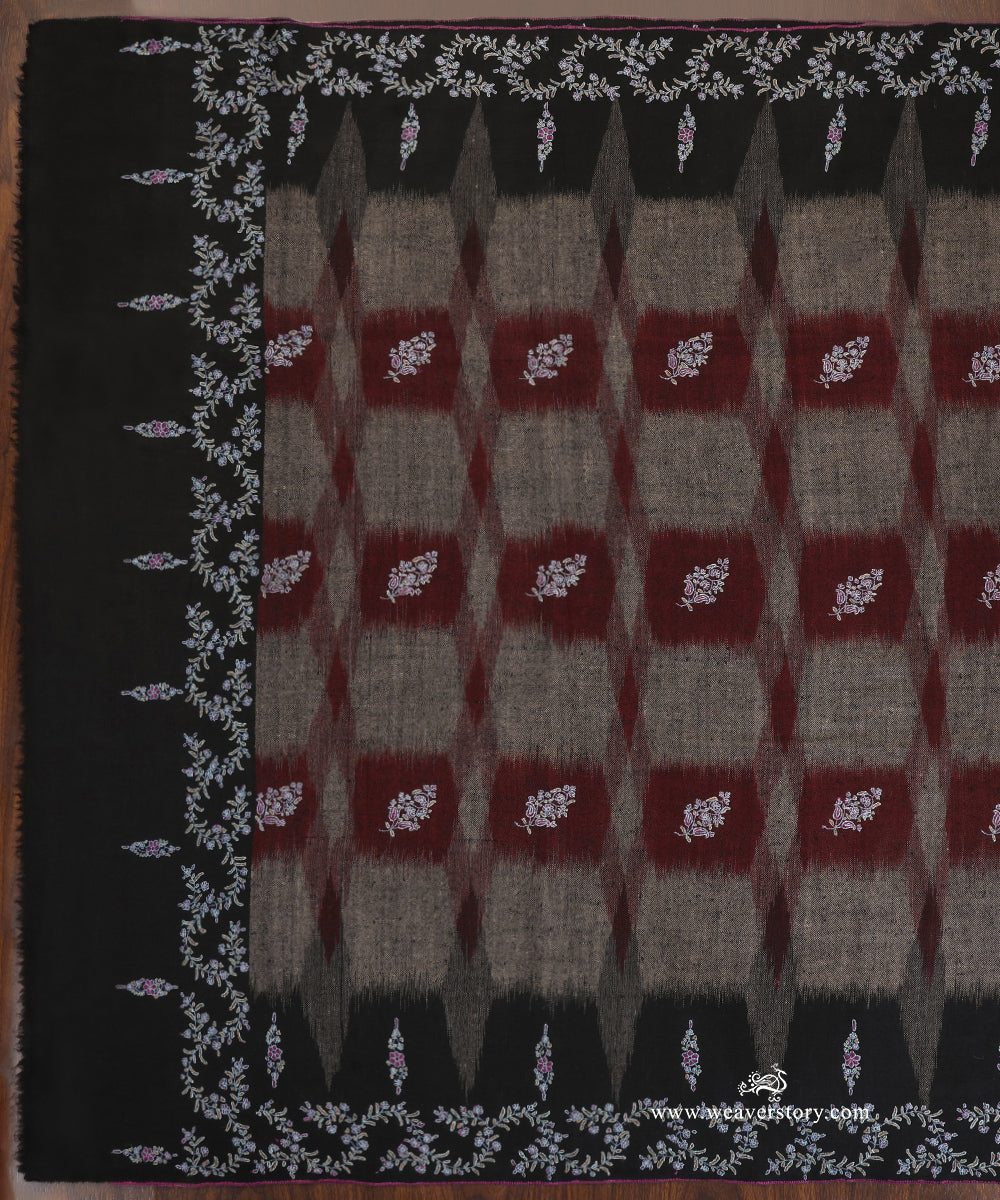 Black_Pure_Pashmina_Shwal_With_Ikat_Weaving_WeaverStory_03