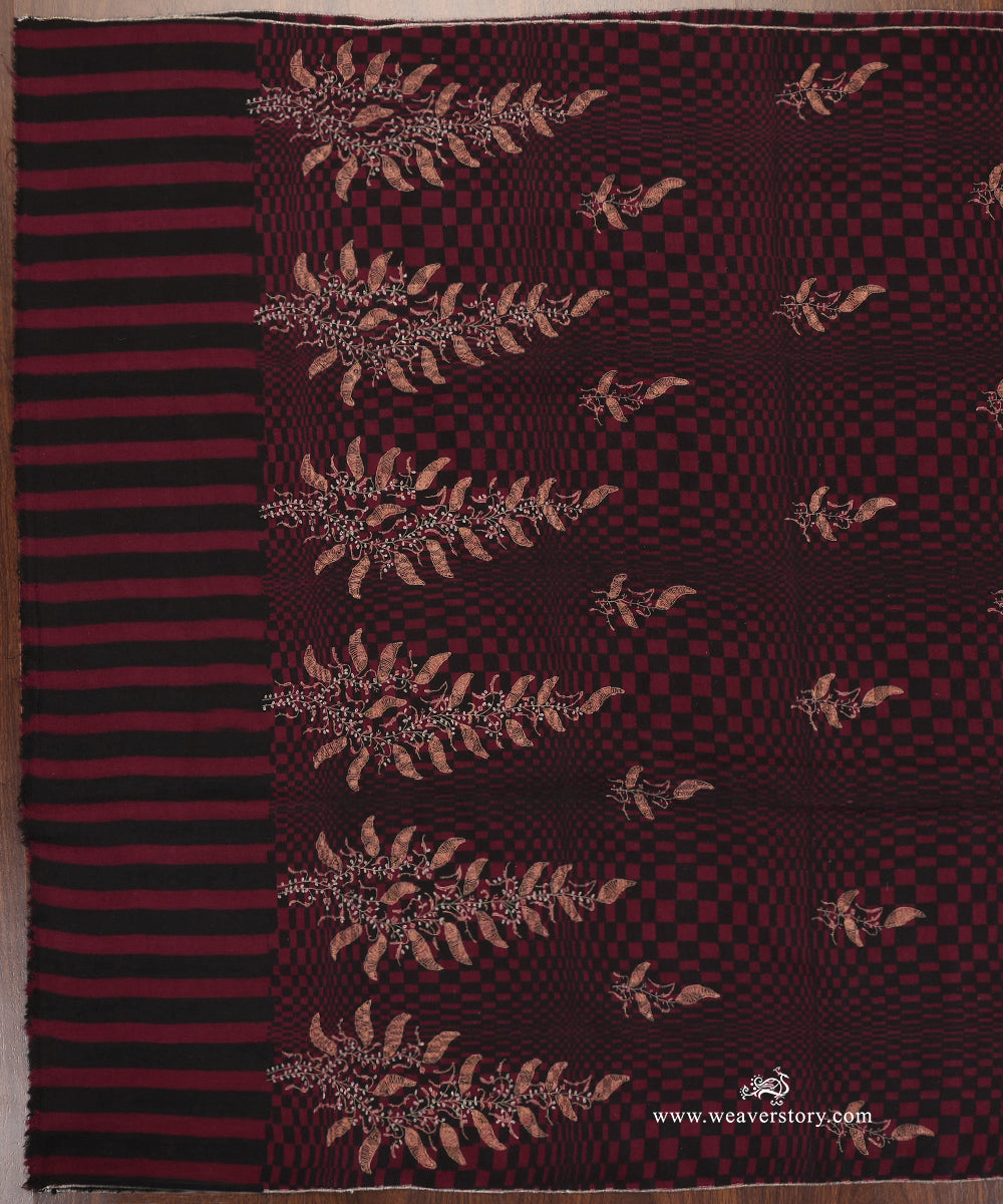 Black_And_Maroon_Pure_Pashmina_Checkered_Shawl_With_Soznikari_Needle_Work_And_Resham_Bootidar_Palla_WeaverStory_03
