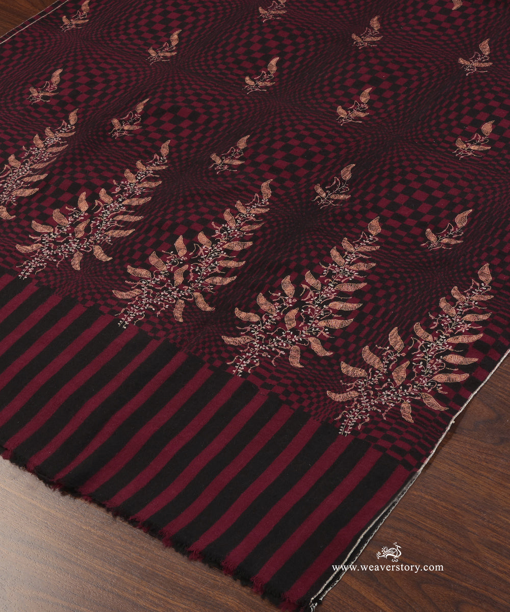 Black_And_Maroon_Pure_Pashmina_Checkered_Shawl_With_Soznikari_Needle_Work_And_Resham_Bootidar_Palla_WeaverStory_04