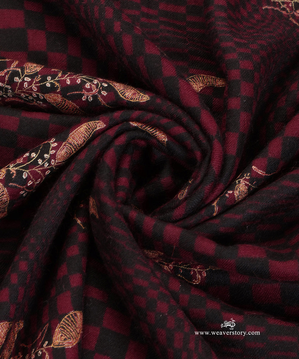 Black_And_Maroon_Pure_Pashmina_Checkered_Shawl_With_Soznikari_Needle_Work_And_Resham_Bootidar_Palla_WeaverStory_06