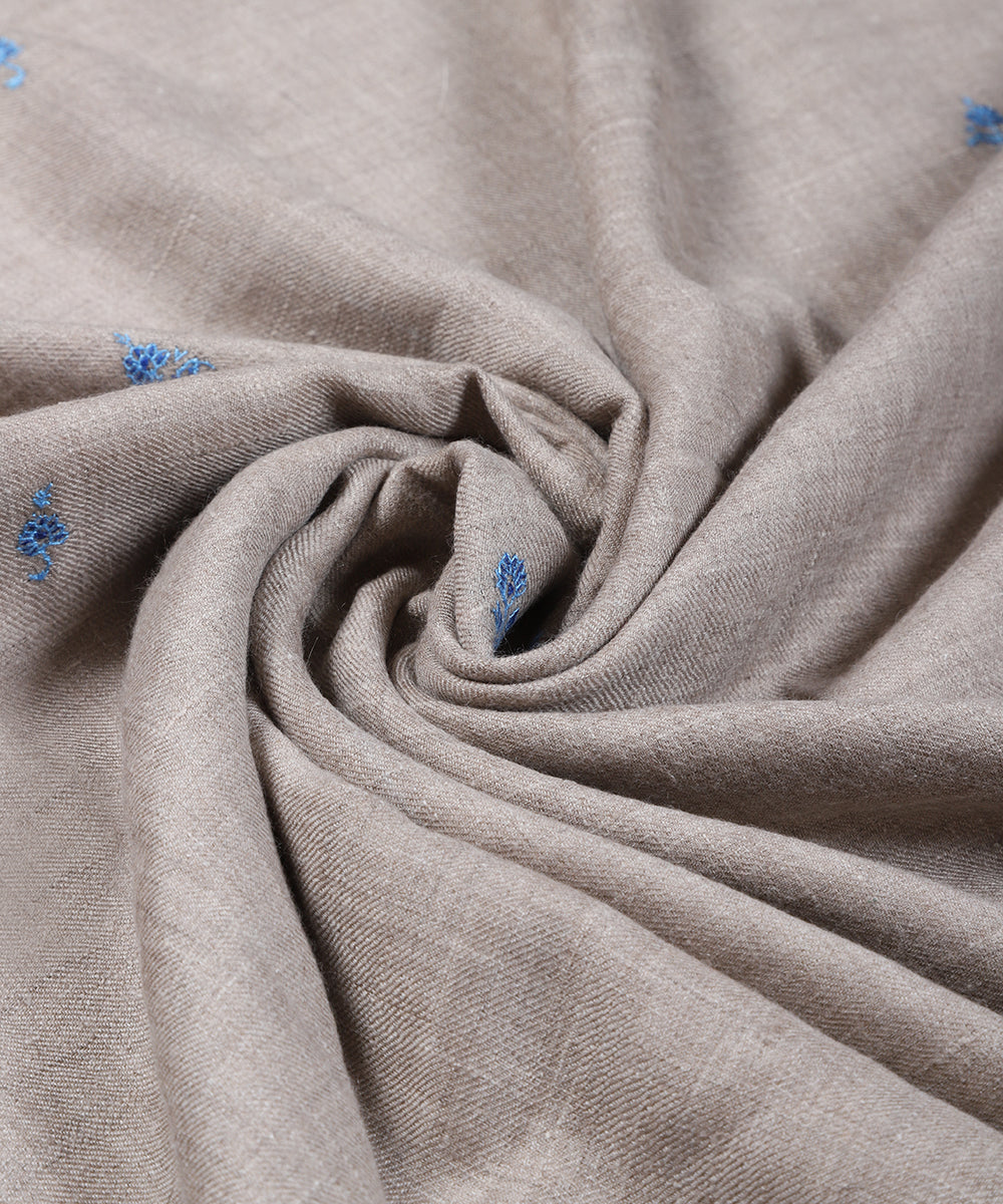 Beige_Pashmina_Shawl_With_All_Over_Floral_Booti_WeaverStory_04