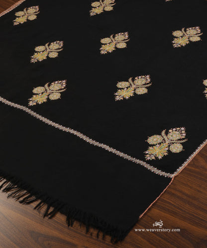 Black_Pure_Pashmina_Shawl_With_Golden_Soznikari_Booti_WeaverStory_04
