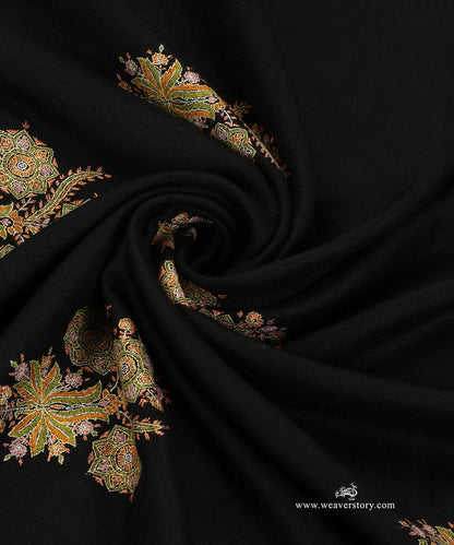 Black_Pure_Pashmina_Shawl_With_Golden_Soznikari_Booti_WeaverStory_06