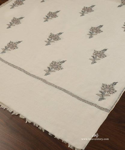 Cream_Pure_Pashmina_Shawl_With_Soznikari_Booti_WeaverStory_04