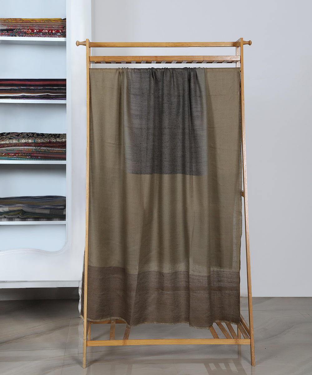 Grey_Handwoven_Pure_Pashmina_Shawl_With_Ikat_Weaving_WeaverStory_02