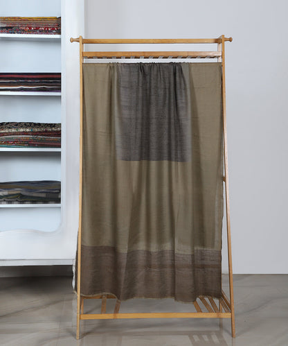 Grey_Handwoven_Pure_Pashmina_Shawl_With_Ikat_Weaving_WeaverStory_02
