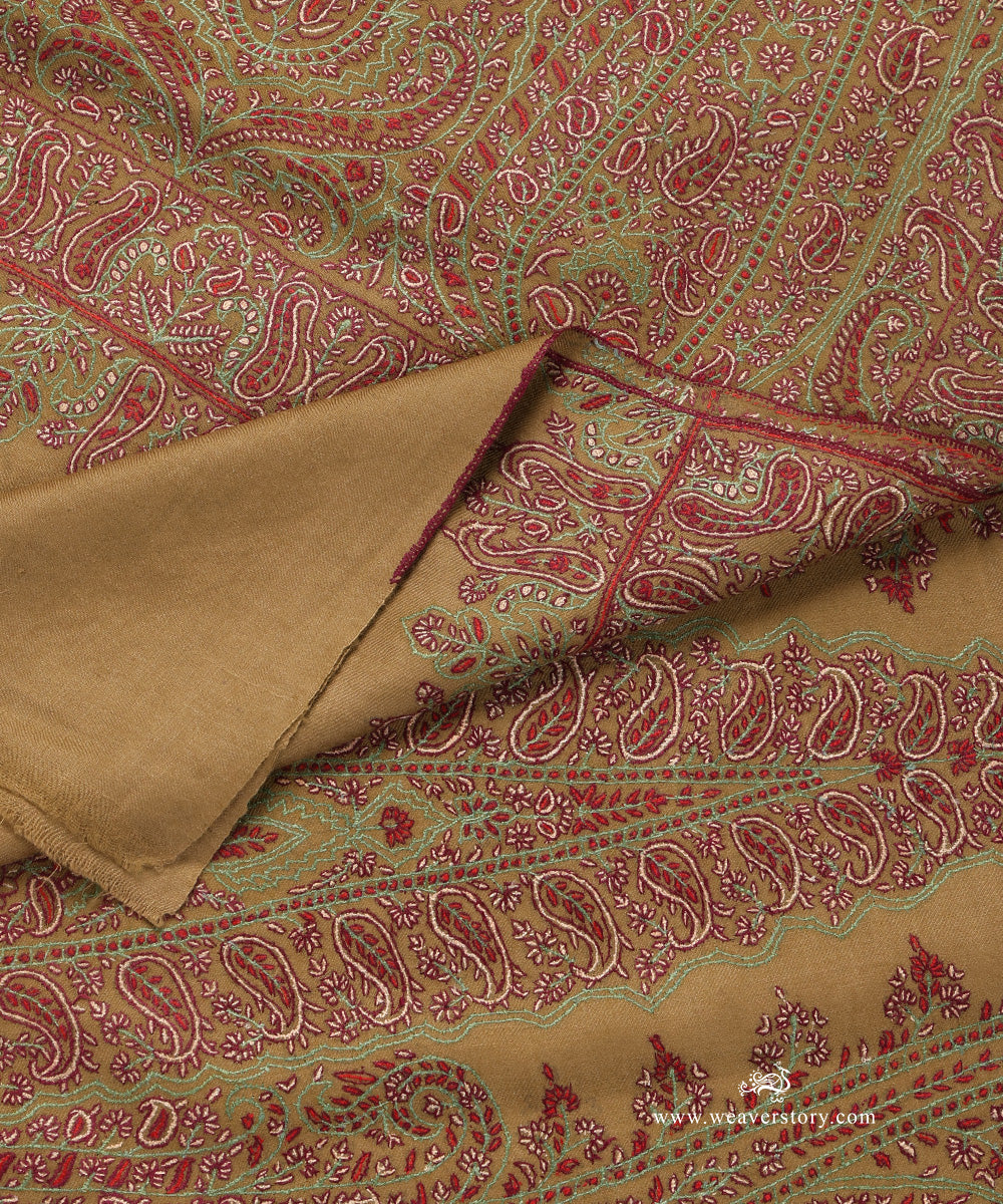 Olive_Green_Handwoven_Gents_Pashmina_Shawl_With_Heavy_Sozni_Palla_And_Border_WeaverStory_04