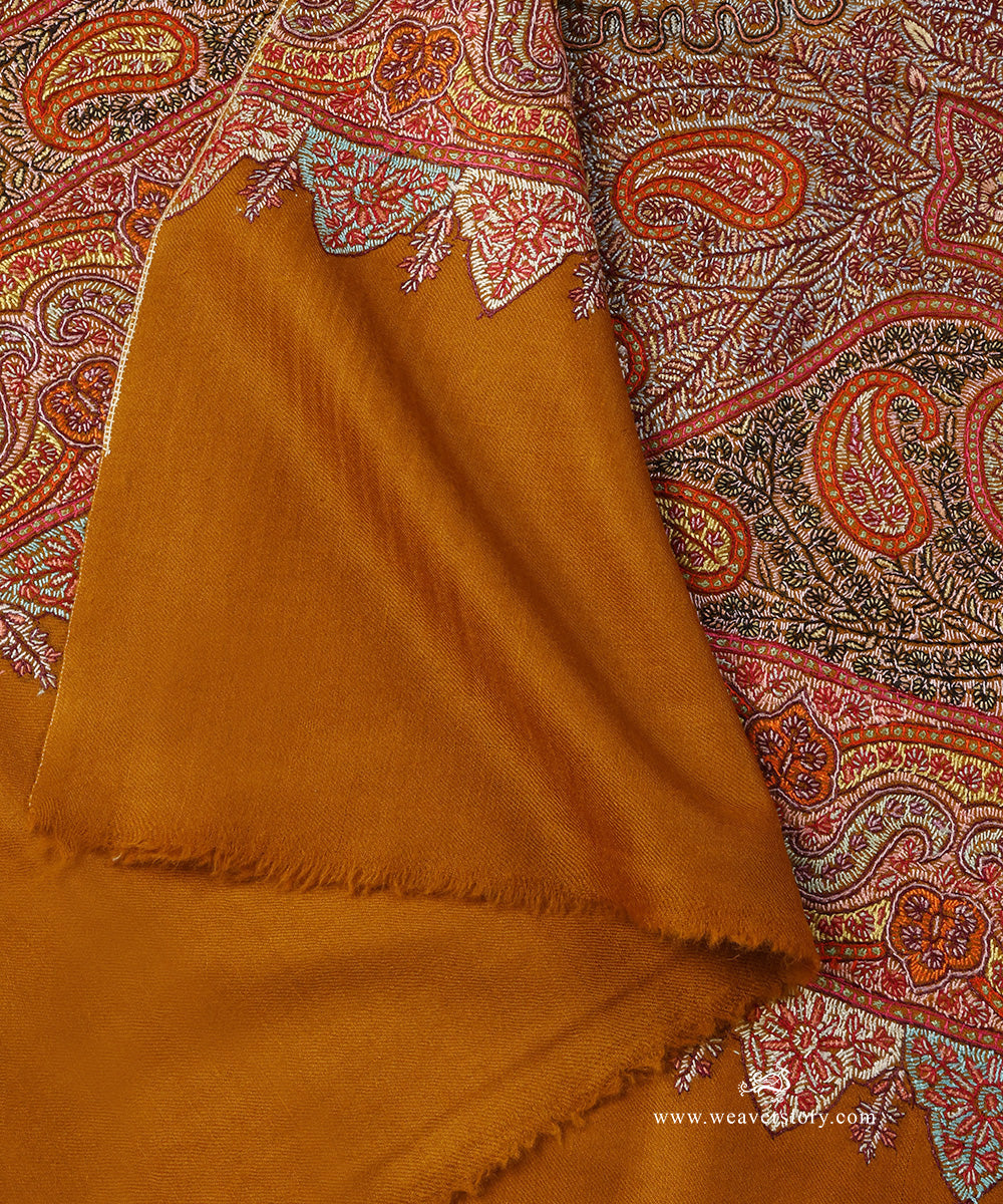 Mustard_Yellow_Handwoven_Jamawar_Pure_Pashmina_Shawl_With_Soznikari_WeaverStory_04