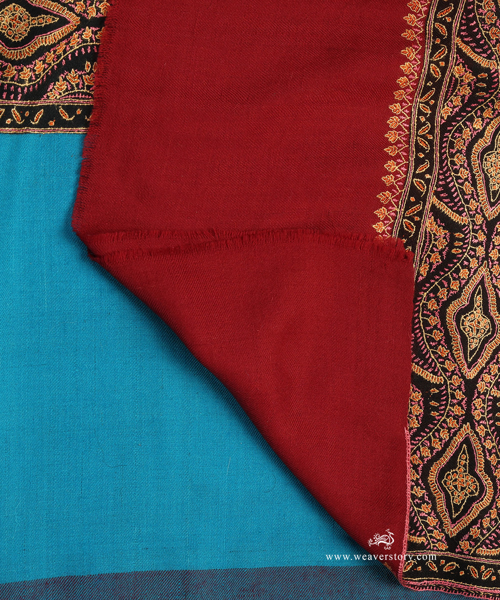 Red_And_Blue_Handwoven_Pure_Pashmina_Shawl_With_Heavy_Sozni_Border_WeaverStory_04