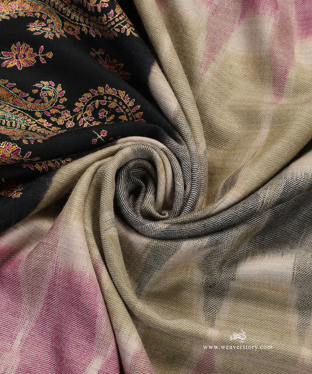 Grey_And_Black_Handwoven_Ikat_Design_Pure_Pashmina_Shawl_With_Sozni_Phoolkar_Border_WeaverStory_05