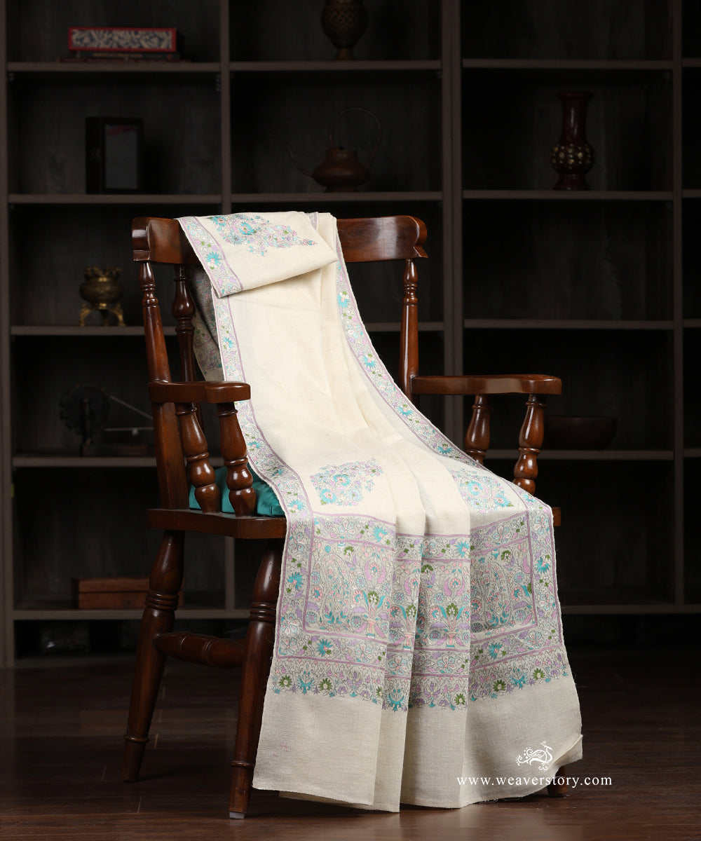 White_Handwoven_Pure_Pashmina_Shawl_With_Kalamkari_Palla_WeaverStory_01