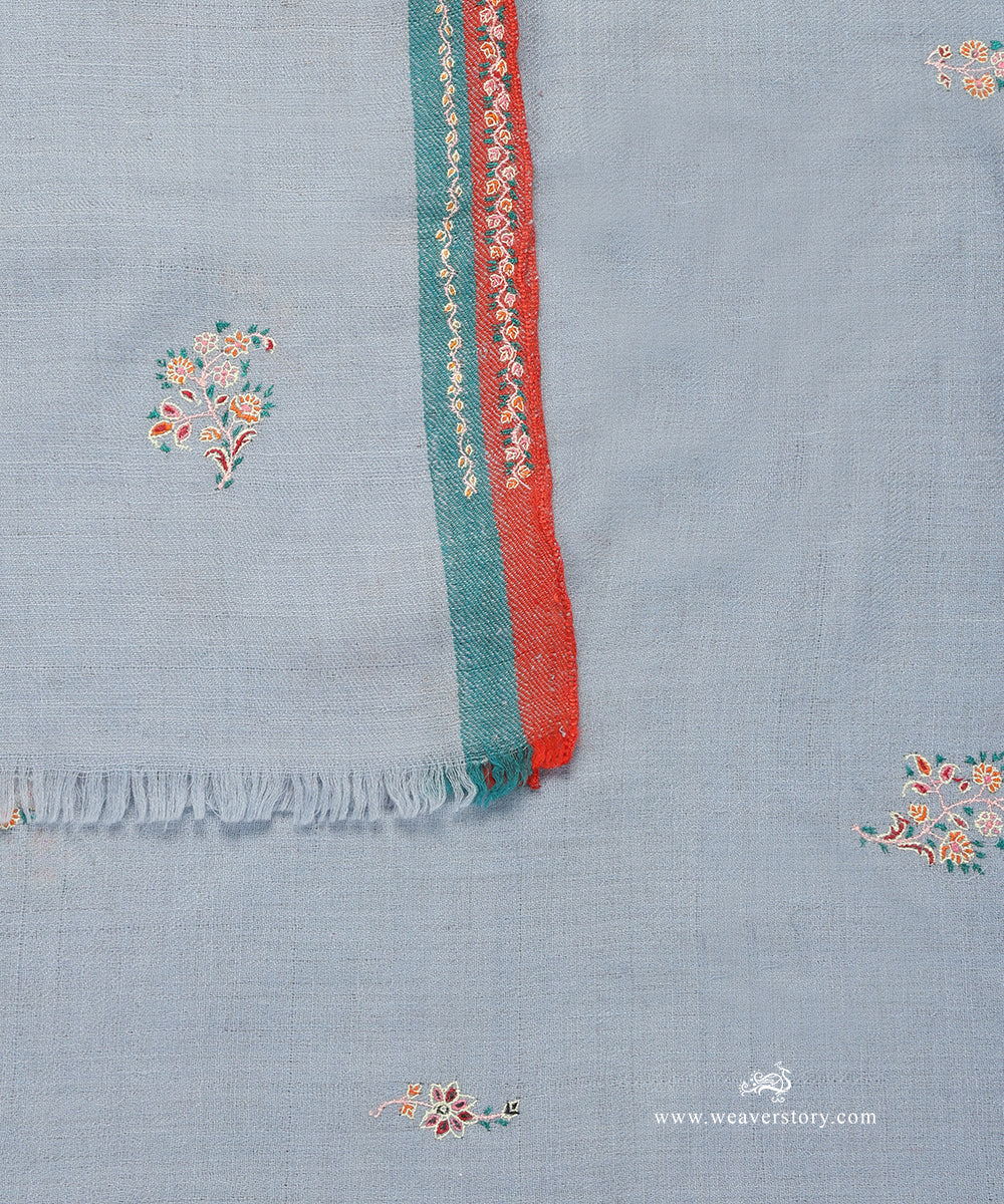 Ice_Blue_Handwoven_Pure_Pashmina_Shawl_With_Soznikari_Booti_And_Border_WeaverStory_04