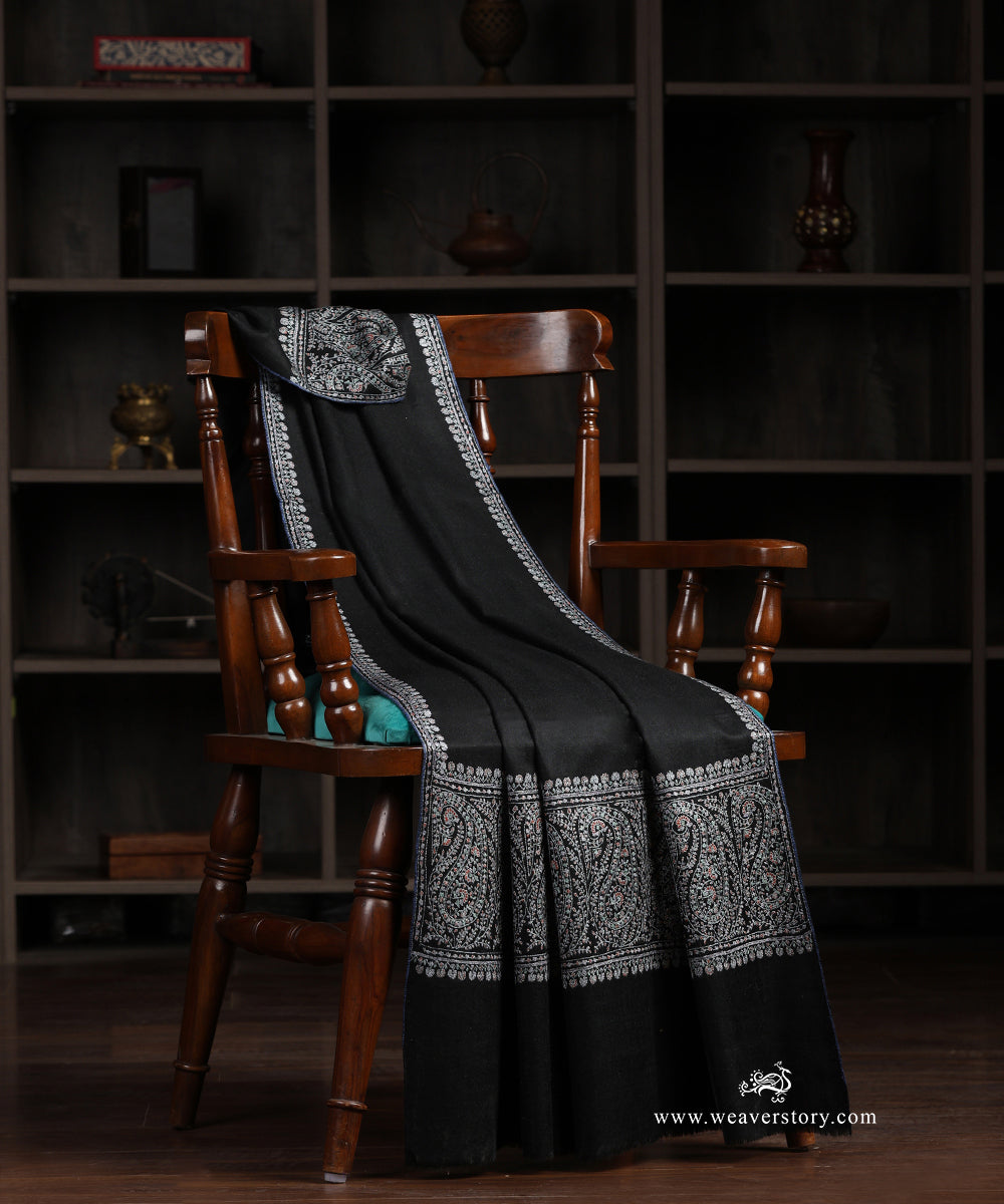 Black_Handwoven_Pure_Pashmina_Shawl_With_Soznikari_Border_WeaverStory_01