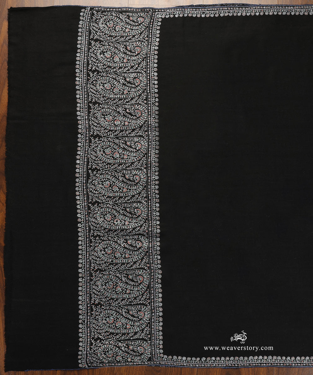 Black_Handwoven_Pure_Pashmina_Shawl_With_Soznikari_Border_WeaverStory_02