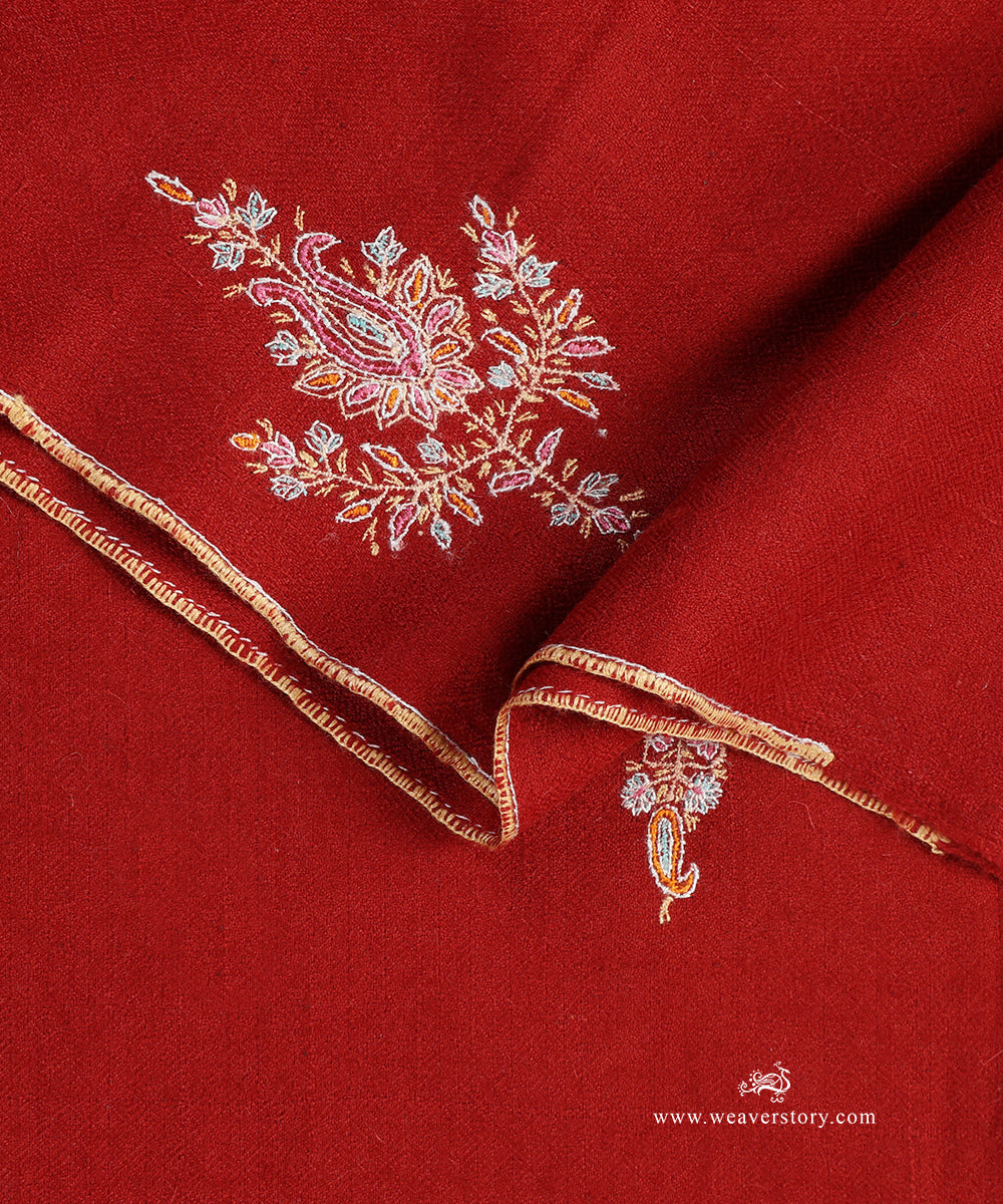 Red_Handwoven_Pure_Pashmina_Shawl_With_Sozni_Border_And_Koina_Pallu_WeaverStory_04