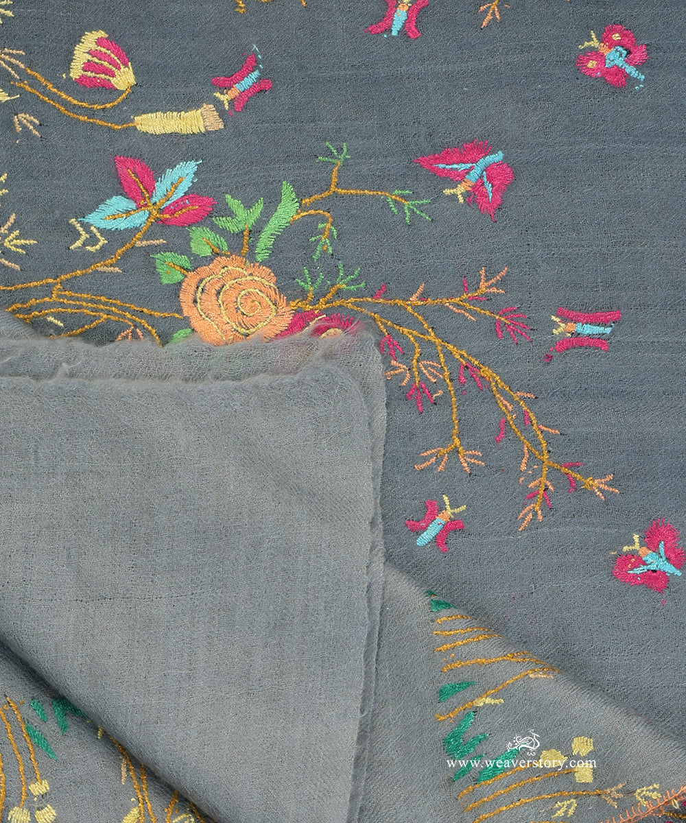 Grey_Pure_Pashmina_Stole_With_Paper_Mache_Motifs_WeaverStory_05