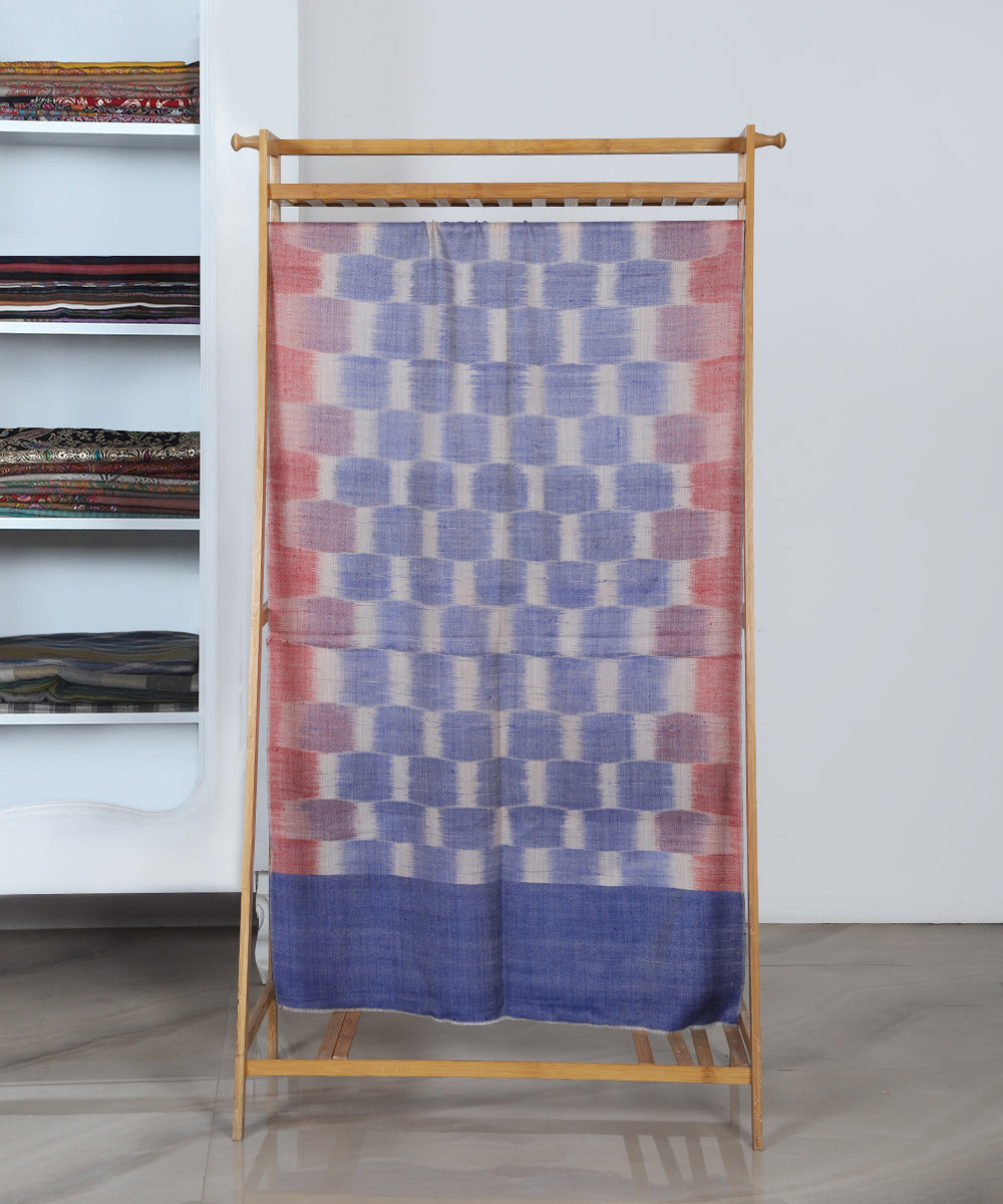 Red_And_Blue_Handwoven_Pure_Pashmina_Stole_With_Ikat_Weaving_WeaverStory_02
