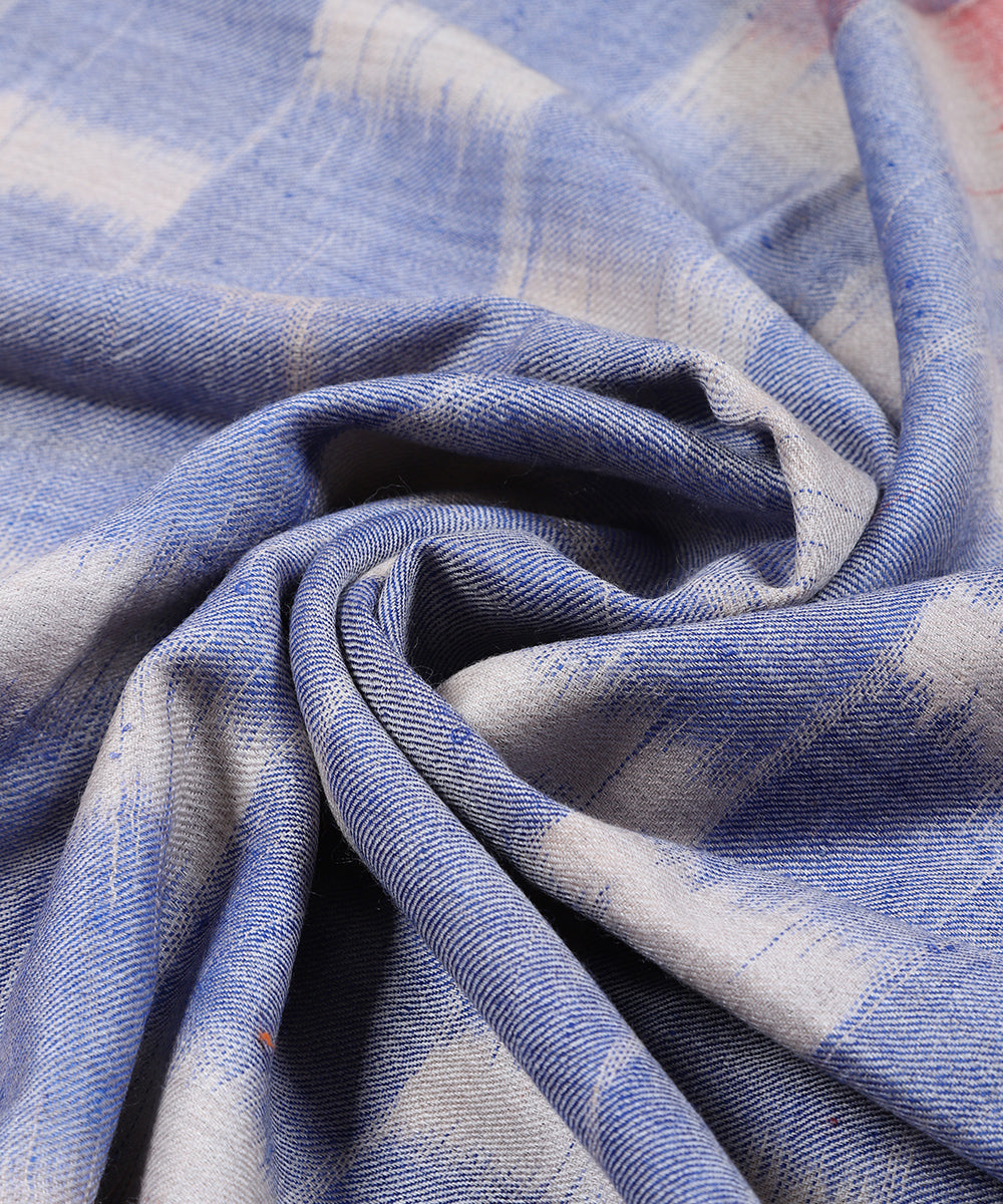 Red_And_Blue_Handwoven_Pure_Pashmina_Stole_With_Ikat_Weaving_WeaverStory_04