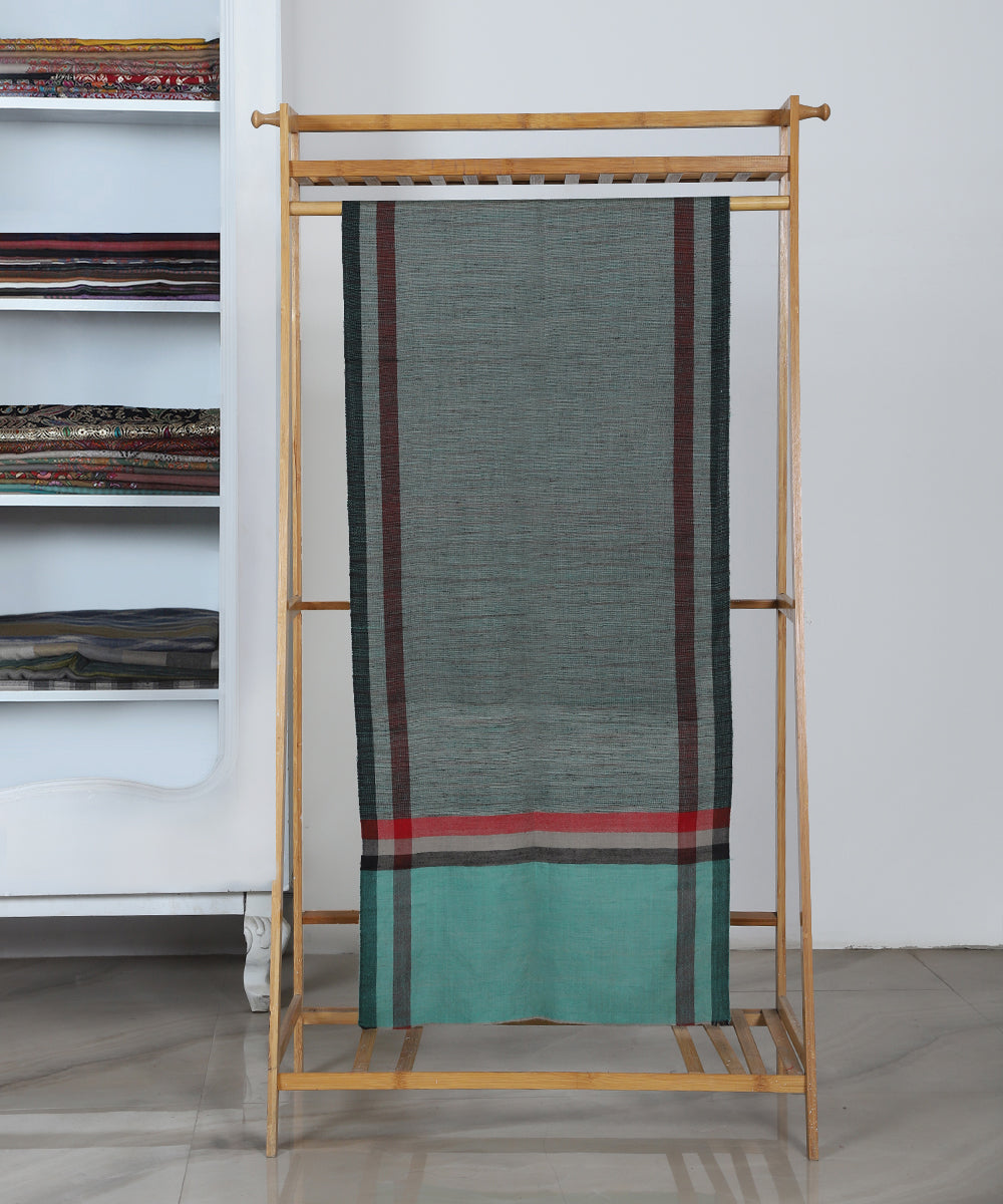 Black_And_Grey_Handwoven_Pure_Pashmina_Muffler_With_Ikat_Weaving_WeaverStory_02