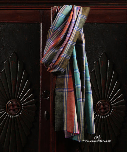 Pink_Handwoven_Ikat_Design_Chak_Stripe_Pure_Pashmina_Stole_WeaverStory_01