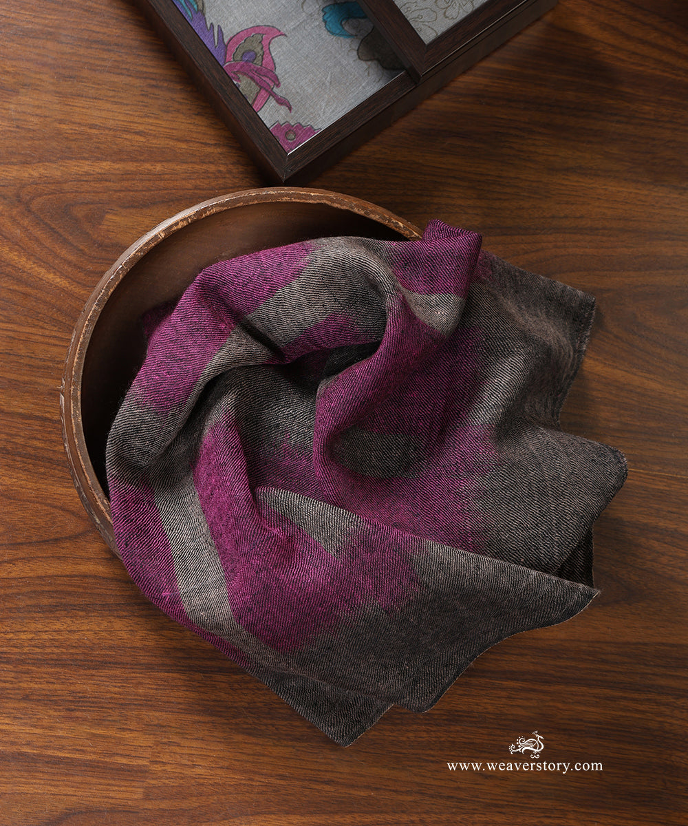 Handwoven_Pink_And_Grey_Ikat_Design_Chak_Stripe_Pure_Pashmina_Stole_WeaverStory_01