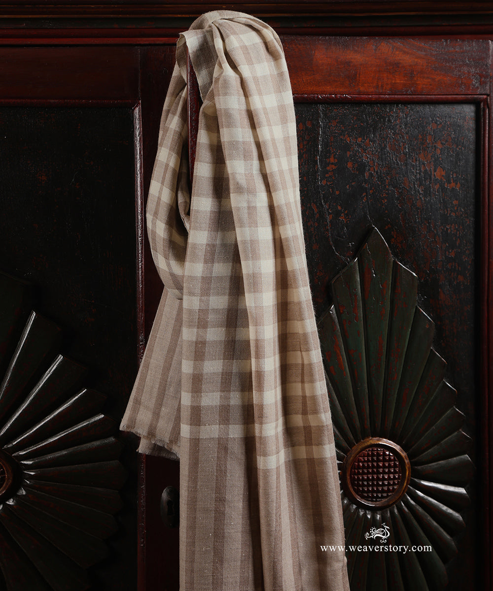 Handwoven_White_Ikat_Design_Chak_Stripe_Pure_Pashmina_Stole_WeaverStory_01